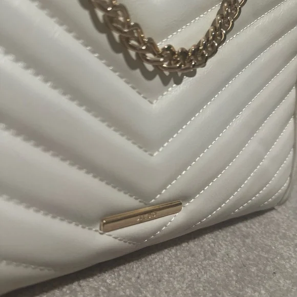 Aldo White and Gold Chain Handbag Purse - Picture 5 of 11